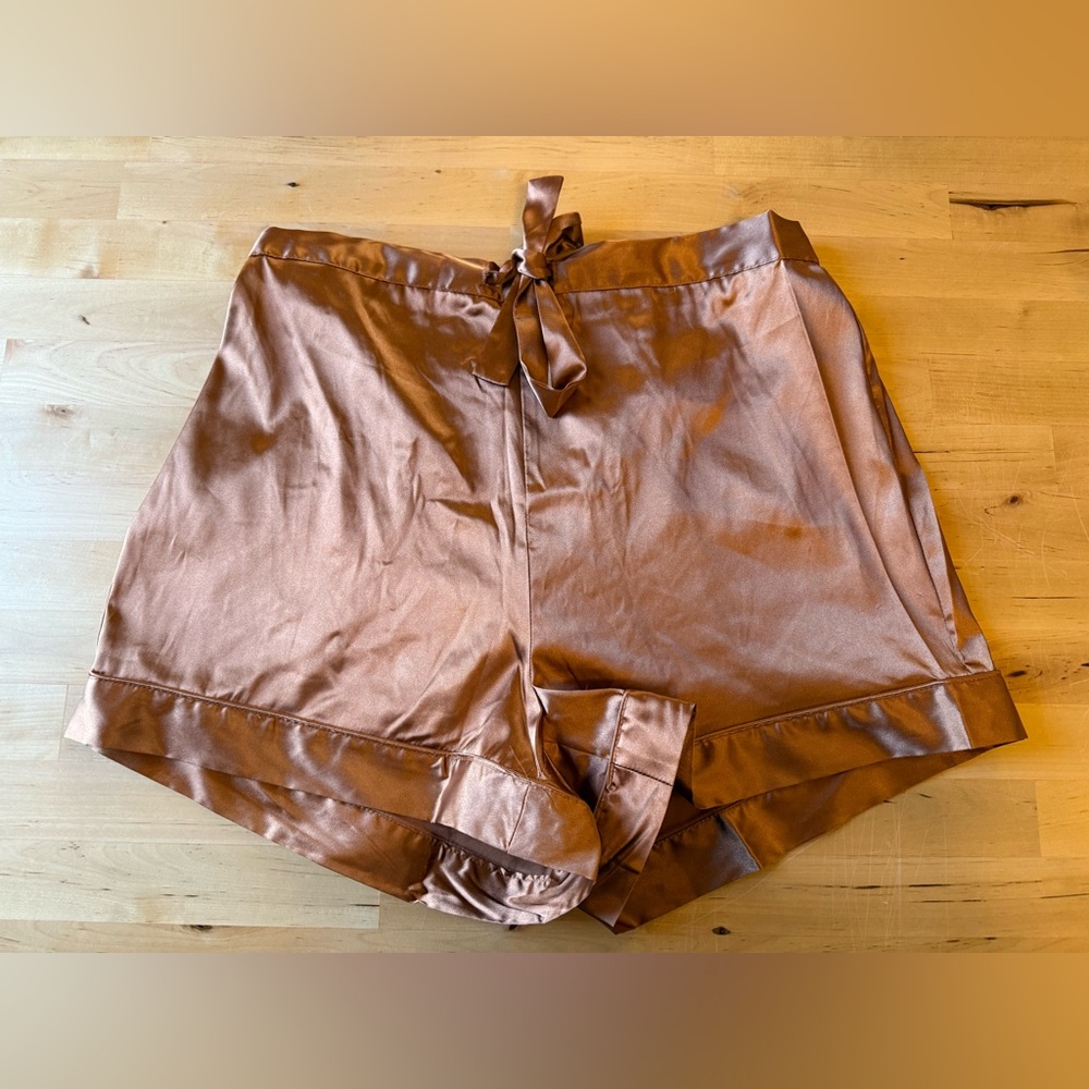 NWT Meshki Madelyn Satin Shorts in biscuit copper size M